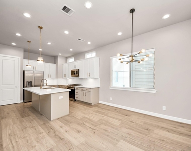 2114 Stuart Street - Photo Thumbnail 12