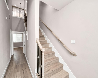2114 Stuart Street - Photo Thumbnail 6