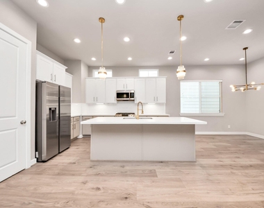 2114 Stuart Street - Photo Thumbnail 3