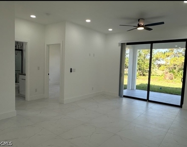 404-406 Chalet Avenue S - Photo Thumbnail 6