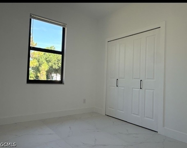 404-406 Chalet Avenue S - Photo Thumbnail 8
