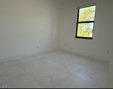 404-406 Chalet Avenue S - Photo Thumbnail 7
