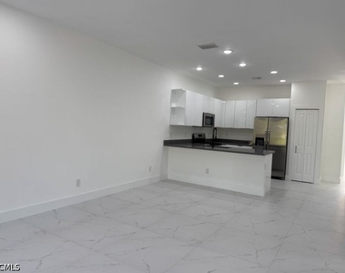 404-406 Chalet Avenue S - Photo Thumbnail 5