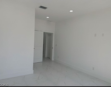 404-406 Chalet Avenue S - Photo Thumbnail 15