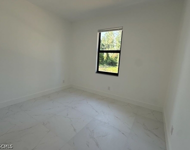 404-406 Chalet Avenue S - Photo Thumbnail 12