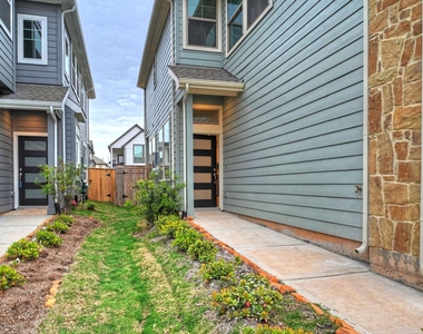 1535 Crystal Stream Drive - Photo Thumbnail 2