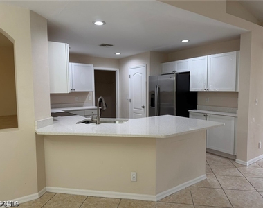 3527 Ne 19th Place - Photo Thumbnail 7