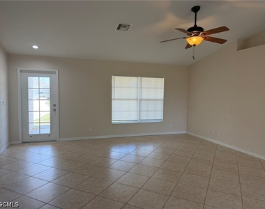 3527 Ne 19th Place - Photo Thumbnail 8