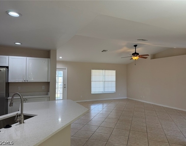 3527 Ne 19th Place - Photo Thumbnail 6