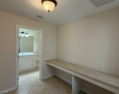 3527 Ne 19th Place - Photo Thumbnail 14