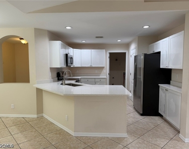 3527 Ne 19th Place - Photo Thumbnail 11