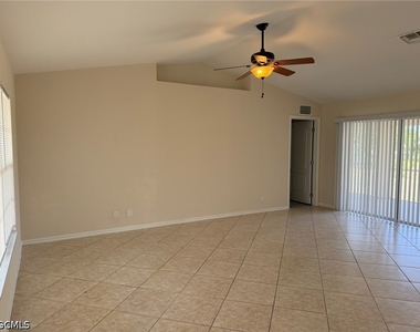 3527 Ne 19th Place - Photo Thumbnail 4