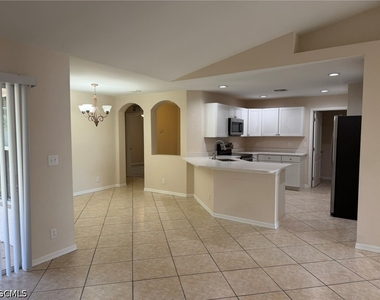 3527 Ne 19th Place - Photo Thumbnail 10
