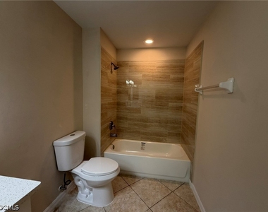 3527 Ne 19th Place - Photo Thumbnail 20