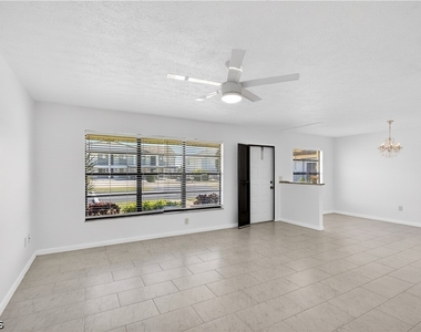 3916 Se 11th Place - Photo Thumbnail 5