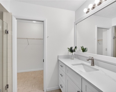 3916 Se 11th Place - Photo Thumbnail 8
