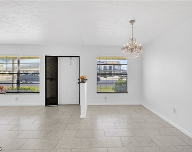 3916 Se 11th Place - Photo Thumbnail 3