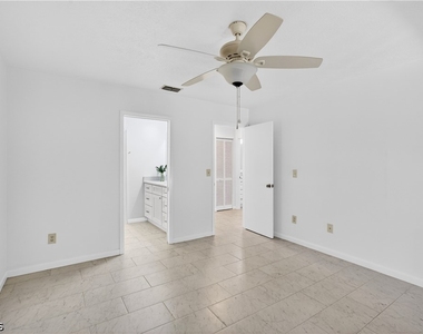 3916 Se 11th Place - Photo Thumbnail 7