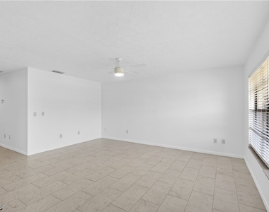 3916 Se 11th Place - Photo Thumbnail 4