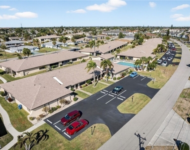 3916 Se 11th Place - Photo Thumbnail 1