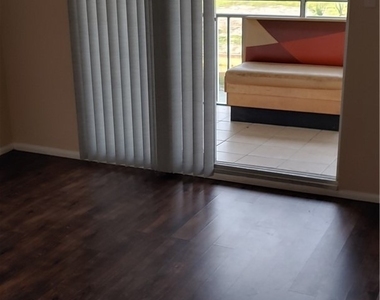 723 Se 10th Street - Photo Thumbnail 6