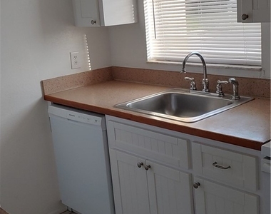 723 Se 10th Street - Photo Thumbnail 4
