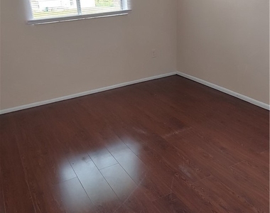 723 Se 10th Street - Photo Thumbnail 8