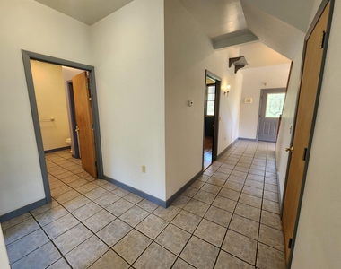 109 North Hollow - Photo Thumbnail 15