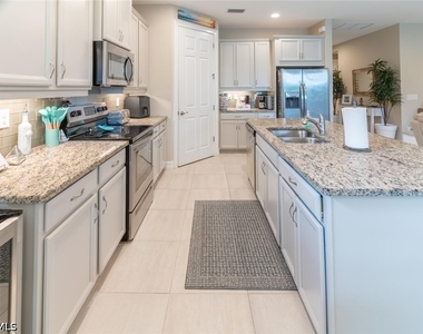 16366 Barclay Court - Photo Thumbnail 7