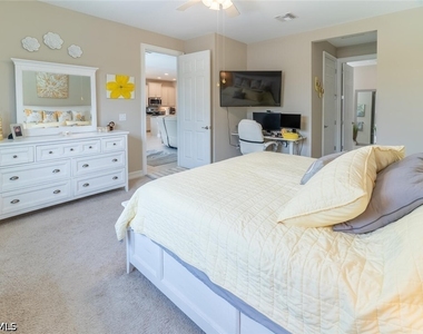 16366 Barclay Court - Photo Thumbnail 13