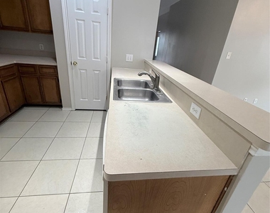 12818 Magenta Oaks Drive - Photo Thumbnail 11