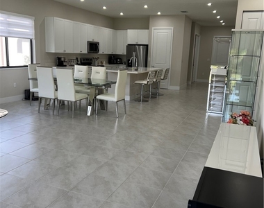 5013 Florence Drive - Photo Thumbnail 6