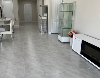 5013 Florence Drive - Photo Thumbnail 7