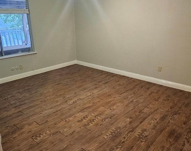 7711 Del Glen Lane - Photo Thumbnail 12