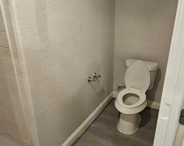 7711 Del Glen Lane - Photo Thumbnail 15