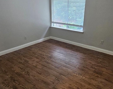 7711 Del Glen Lane - Photo Thumbnail 9