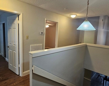 7711 Del Glen Lane - Photo Thumbnail 6