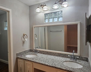 7711 Del Glen Lane - Photo Thumbnail 8