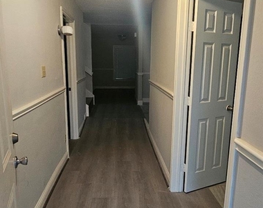 7711 Del Glen Lane - Photo Thumbnail 2