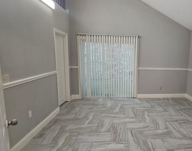 7711 Del Glen Lane - Photo Thumbnail 16