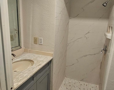 7711 Del Glen Lane - Photo Thumbnail 14