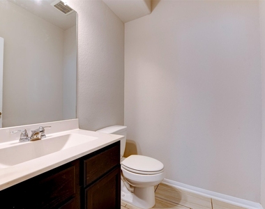 4542 Medrano Trl - Photo Thumbnail 7