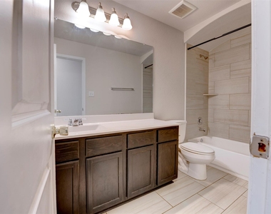4542 Medrano Trl - Photo Thumbnail 34