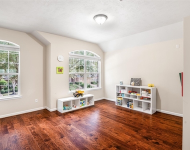 6819 Lavington Way - Photo Thumbnail 7