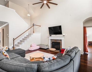 6819 Lavington Way - Photo Thumbnail 14