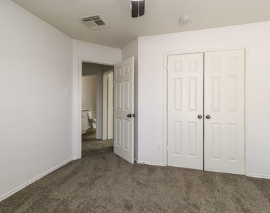 20735 Desert Shadows Lane - Photo Thumbnail 8