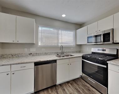 5150 Summit Lodge Drive - Photo Thumbnail 4