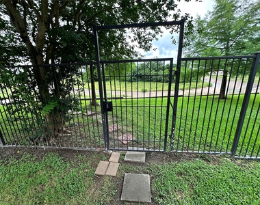 1441 East Street - Photo Thumbnail 34
