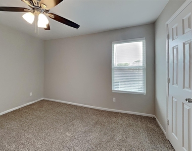 15214 Taos Creek Court - Photo Thumbnail 12