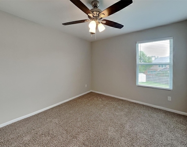 15214 Taos Creek Court - Photo Thumbnail 13